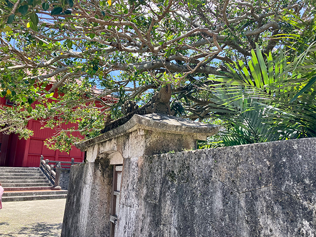 「首里森御嶽」